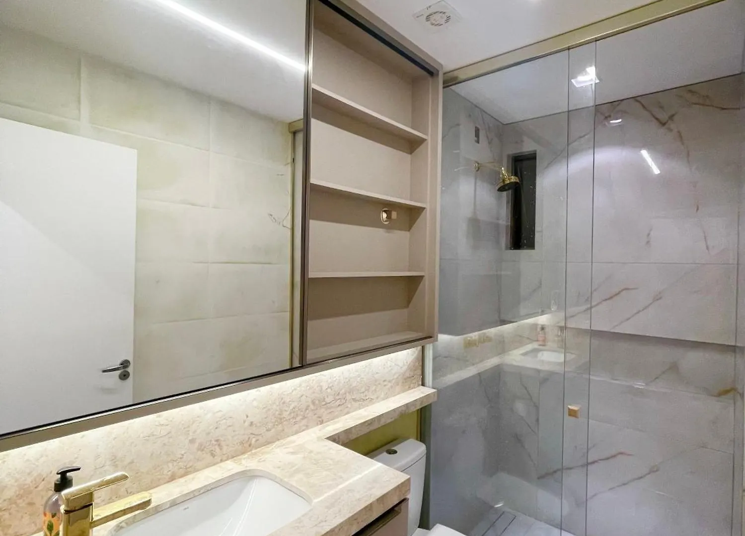 Luxuoso Apartamento Mobiliado 크리시우마 0*,  브라질